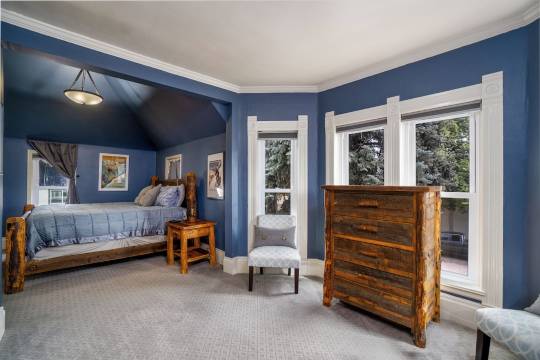 Spacious Luxe Downtown Victorian Home - Pets OK-Close to Rocky Mtn National Park