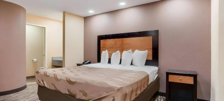 利斯萨米特 - 堪萨斯城凯艺酒店(Quality Inn Lees Summit - Kansas City)图片