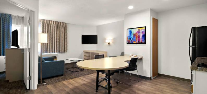 辛辛那提蓝灰镇美茵斯坦套房酒店(MainStay Suites Cincinnati Blue Ash)图片