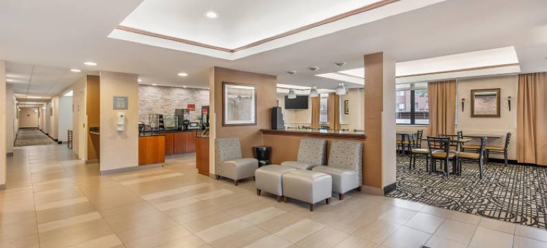 路易斯维尔贝斯特韦斯特优质套房酒店(Best Western Plus Louisville Inn  Suites)图片