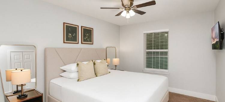 Spacious Modern Cottage Perfect for Families & Pets ~ Gated Parking ~ Sleeps 9+图片