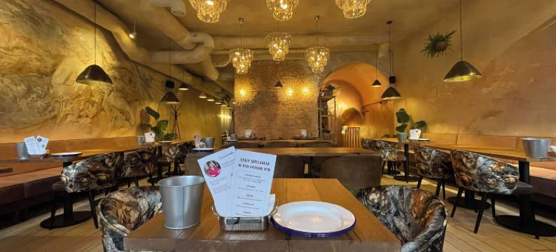 牡蛎与气泡。美食客房(Oysters & Bubbles. Gastro Rooms)图片