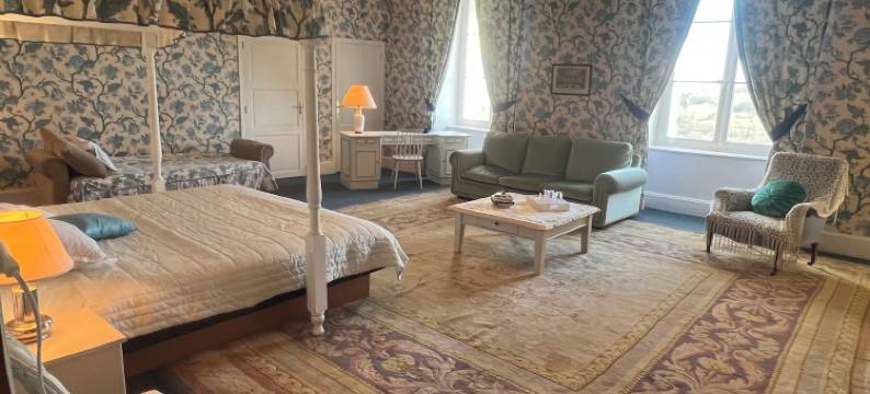 布塞城堡(Château de Busset)图片