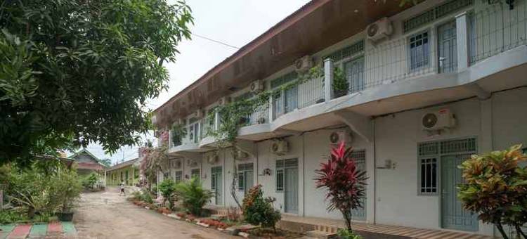 红多兹酒店-近楠榜梅德卡地铁塔曼(RedDoorz Near Taman Merdeka Metro Lampung)图片