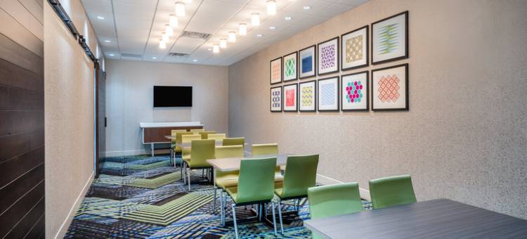 亚特兰大机场东北哈皮维利智选假日套房酒店(Holiday Inn Express & Suites ATLANTA AIRPORT NE - HAPEVILLE by IHG)图片