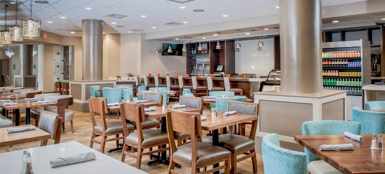 西棕榈滩机场希尔顿逸林酒店及度假村(DoubleTree by Hilton Hotel West Palm Beach Airport)图片