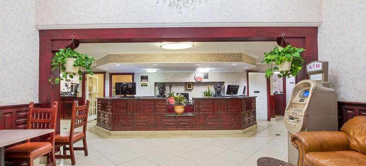 费拉格尔斯塔夫东温德姆华美达酒店(Ramada by Wyndham Flagstaff East)图片