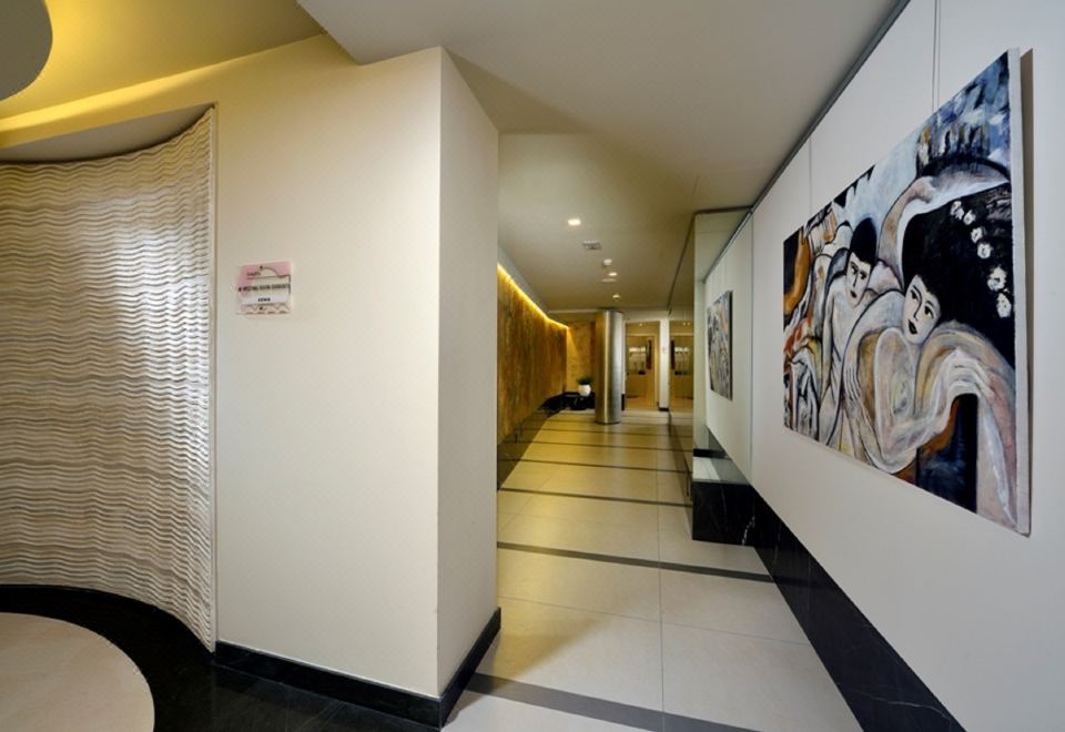 Hotel CarltonHotel Overview