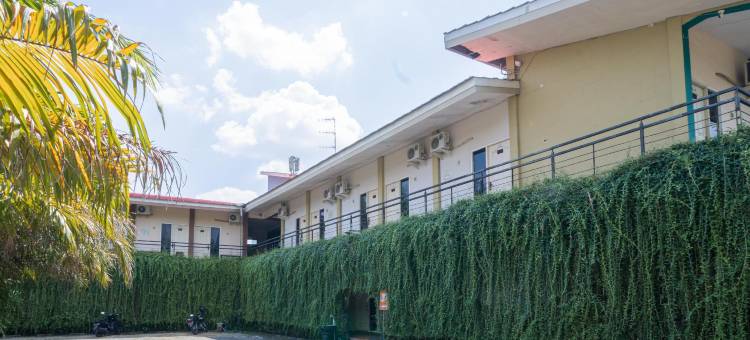 RedDoorz Plus Syariah at Lotus Hotel Bojonegoro图片