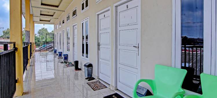 OYO 90944 彭吉纳潘丽塔伊斯兰酒店(OYO 90944 Penginapan Rita)图片