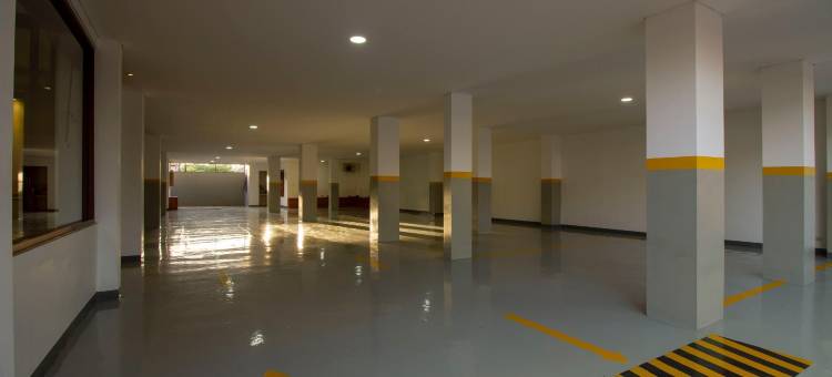 宾塔罗商务区红多兹Plus酒店(RedDoorz Plus @ CBD Bintaro)图片