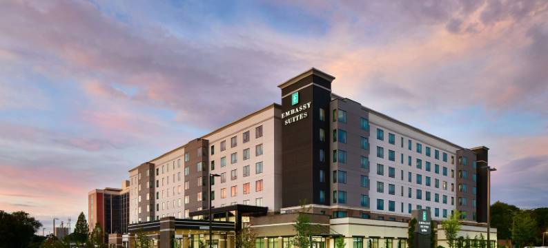 亚特兰大机场北部希尔顿安泊酒店(Embassy Suites by Hilton Atlanta Airport North)图片