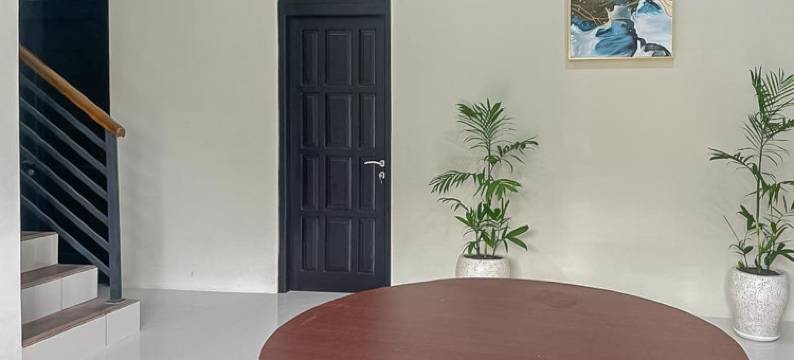 红门伊斯兰酒店靠近马迪温火车站2号(RedDoorz Syariah Near Stasiun Madiun 2)图片