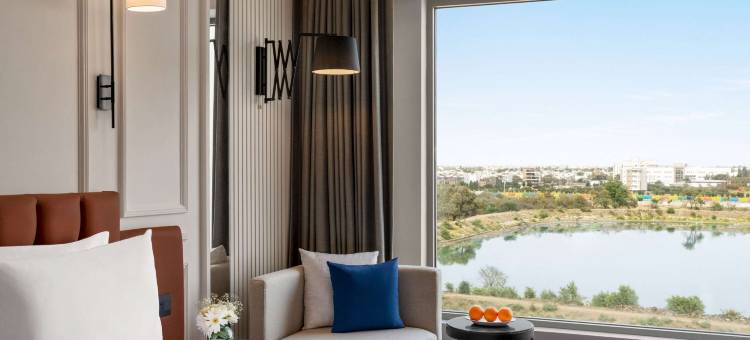 伊多尔-尼帕尼亚温德姆华美达安可酒店(Ramada Encore by Wyndham Indore Nipania)图片