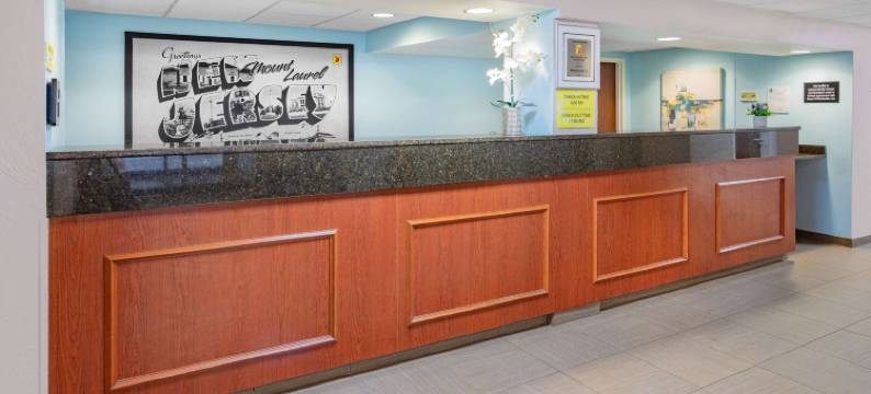 芒特劳雷尔速8酒店(Super 8 by Wyndham Mount Laurel)图片