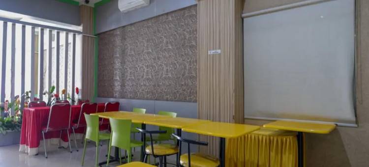 RedDoorz at Jalan Emmy Saelan Palu图片