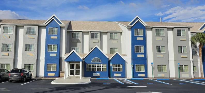 布什内尔温德姆麦客达套房酒店(Microtel Inn & Suites by Wyndham Bushnell)图片