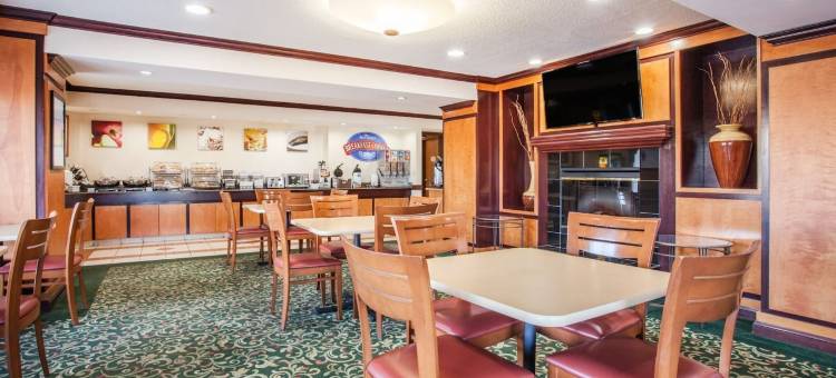 麦迪逊高地底特律地区呗盟套房酒店(Baymont by Wyndham Madison Heights Detroit Area)图片