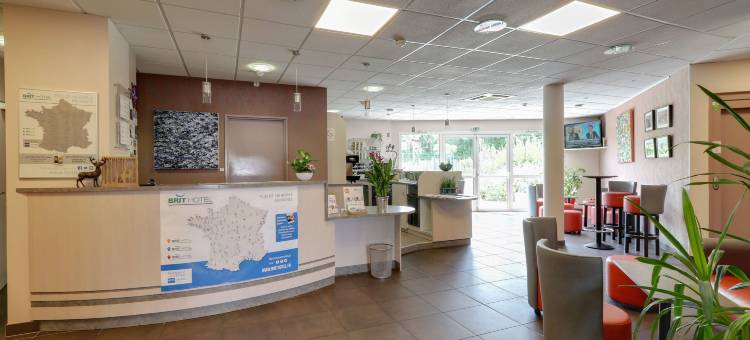 布里特酒店圣梅昂勒格朗恩布罗塞利安德(Brit Hotel Saint-Méen-Le-Grand en Brocéliande)图片