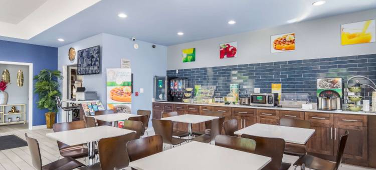西萨福克品质酒店及套房(Quality Inn & Suites Suffolk West)图片