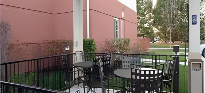 北布鲁克惠灵美茵斯坦套房酒店(MainStay Suites Northbrook Wheeling)图片