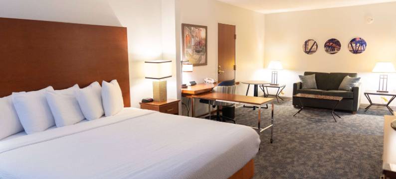 班诺克迪尔菲尔德拉昆塔温德姆套房酒店(La Quinta Inn & Suites by Wyndham Bannockburn-Deerfield)图片