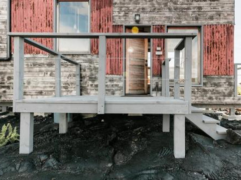 The Phoenix House - Epic Tiny Home Gem on Volcanic Lava Field!
