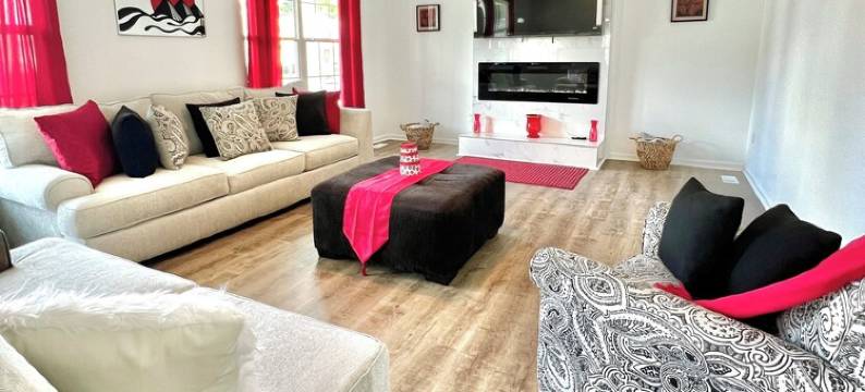 Charming 2800 sq.ft 4-bedroom home with AC and WiFi in Suffolk图片