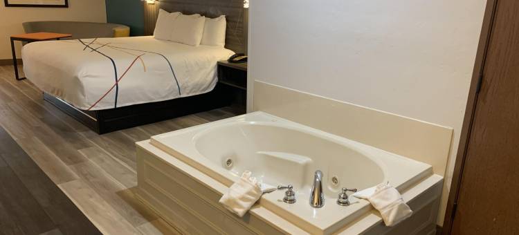 俄克拉何马市北奎尔斯普林拉昆塔温德姆套房酒店(La Quinta Inn & Suites by Wyndham OKC North - Quail Springs)图片