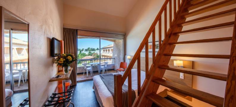 土伦瓦莱特诺米斯(Noemys Toulon la Valette - Hotel Restaurant Avec Piscine)图片