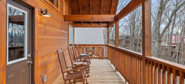 Win A Bear is a New Cabin Located in Pigeon Forge图片