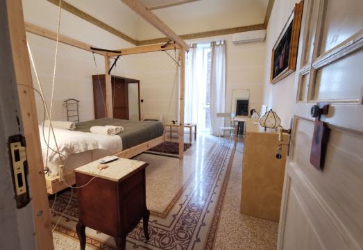 Artisan Maison Hotel Overview