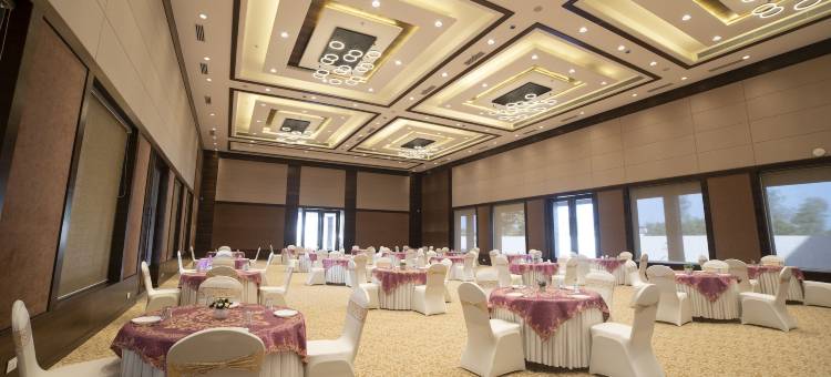 波泰尔拉詹斯阿比南丹酒店(Hotel Rajhans Abhinandan)图片