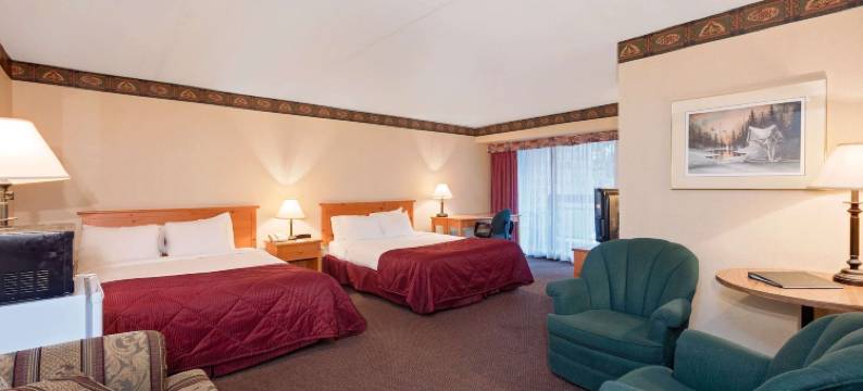 松林公园诺斯贝温德姆华美达度假酒店(Ramada by Wyndham Pinewood Park Resort North Bay)图片