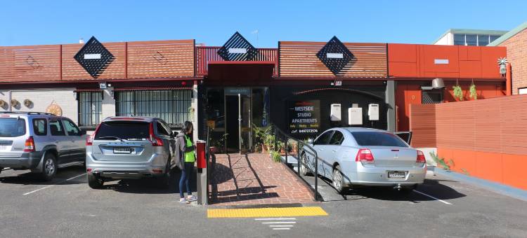 阿米代尔西区公寓(Westside Studio Apartments)图片