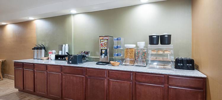 皮姆利科赛马场附近凯艺酒店(Quality Inn Near Pimlico Racetrack)图片