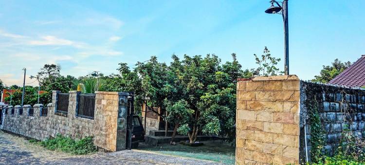 SPOT ON 91756 Alif House 伊斯兰旅馆(Alif House Syariah Redpartner Near Taman Dayu Pandaan)图片