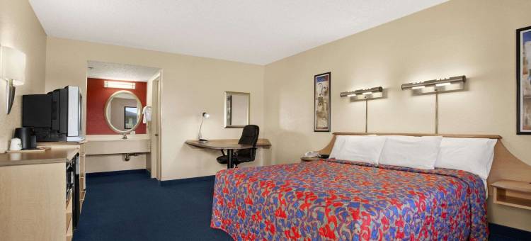 布埃纳帕克戴斯酒店(Days Inn by Wyndham Buena Park)图片