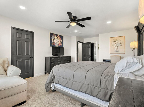 Hilltop Ranch Style Home with Gorgeous View for Big Groups, Retreats, Events OK
