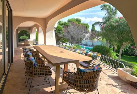 Authentic Villa Hotel Overview