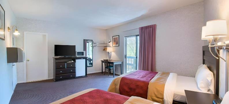 李尔-大巴灵顿伊克诺旅馆(Econo Lodge Lee - Great Barrington)图片