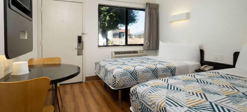 圣巴巴拉6号汽车旅馆 - 戈拉塔(Motel 6 Goleta, CA - Santa Barbara)图片