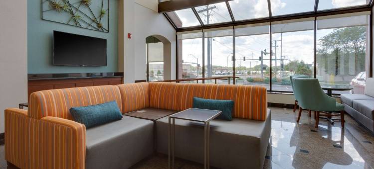 哥伦比亚体育场大道德鲁里套房酒店(Drury Inn & Suites Columbia Stadium Boulevard)图片