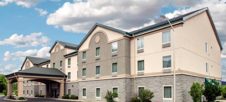 费什基尔南品质酒店及套房(靠近I-84)(Quality Inn & Suites Fishkill South Near I-84)图片