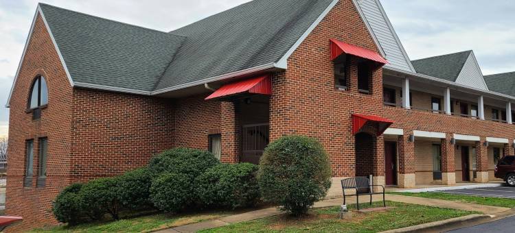 诺曼湖伊克诺拉奇套房酒店(Red Roof Inn & Suites Cornelius - Lake Norman)图片