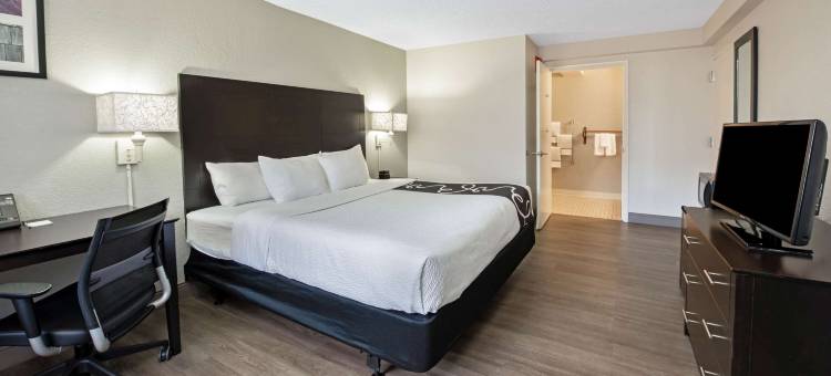 西棕榈滩-佛罗里达州收费公路拉昆塔温德姆酒店(La Quinta Inn by Wyndham West Palm Beach - Florida Turnpike)图片