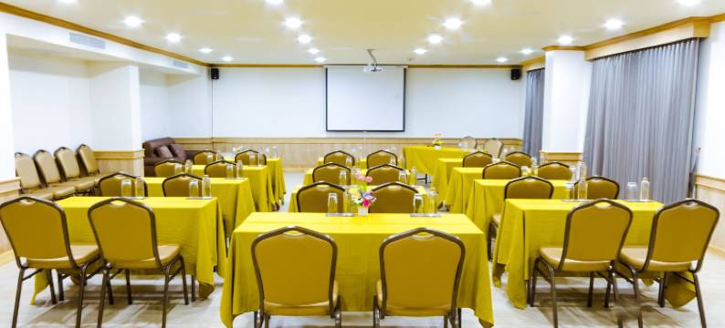 普吉岛机场海滩酒店(Airport Beach Hotel Phuket)图片