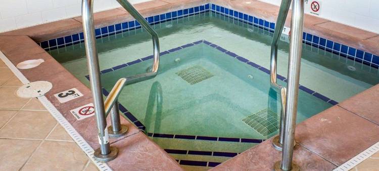 欧克博奇套房罗德威旅馆(Rodeway Inn & Suites Near Okoboji Lake)图片