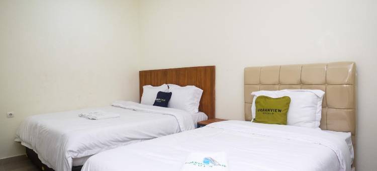 城市视野沙里亚卡达尔曼之家劳耶安红门酒店(Urbanview Syariah Kadarman Home Laweyan by RedDoorz)图片