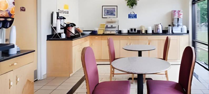 默夫里斯伯勒戴斯套房酒店(Days Inn & Suites by Wyndham Murfreesboro)图片